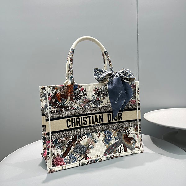 可愛いディオール BOOK TOTE コピー ジャルダン ディヴェール 花柄 刺繍 M1286ZRWDM941通販