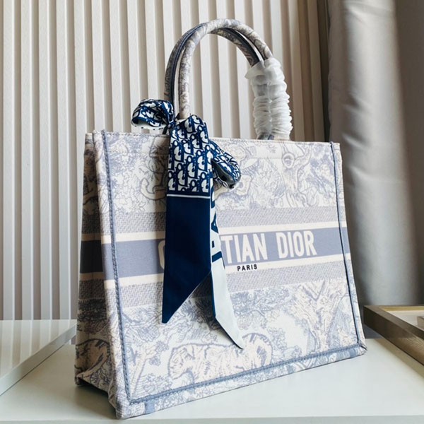 ディオール BOOK TOTE スモールバッグ偽物 M1296ZTDT_M932通販