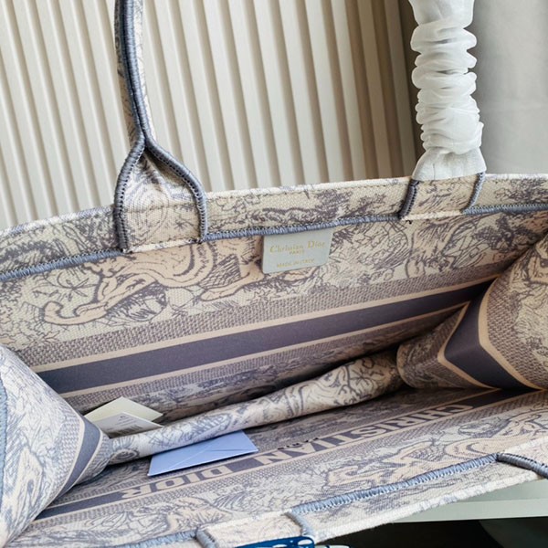 ディオール BOOK TOTE スモールバッグ偽物 M1296ZTDT_M932代引きを販売