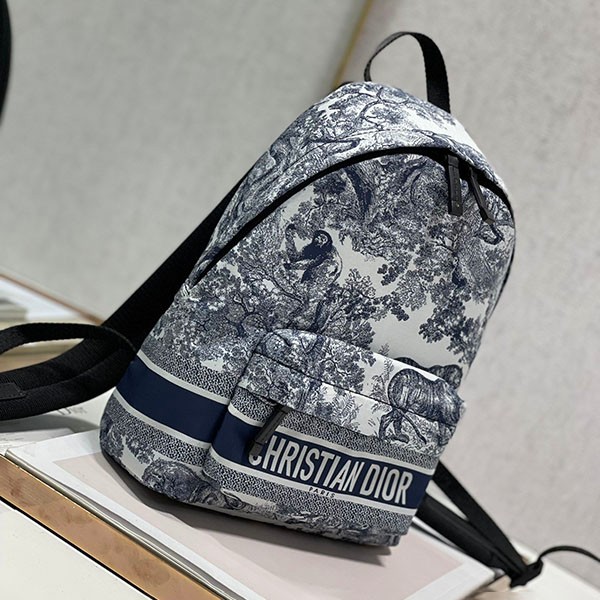 目を惹くカラーディオール TRAVEL スモールバックパック コピー M6108UTEU通販