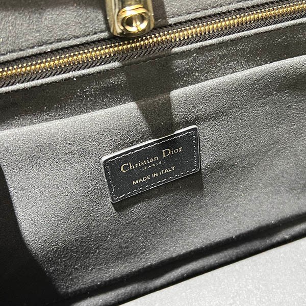 希少 ディオール エッセンシャル コピー ミディアムトートバッグ M8721OZVJ_M900代引きを販売