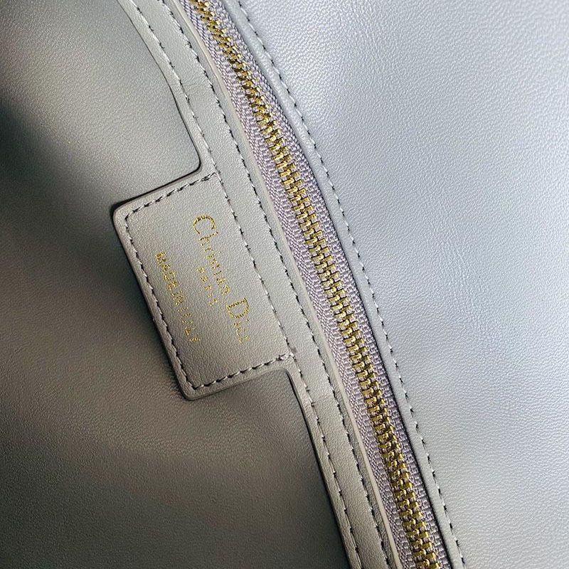 【関税込】ディオール CARO ミディアムバッグコピー ショルダー M9242UWHC_M41G代引きを販売
