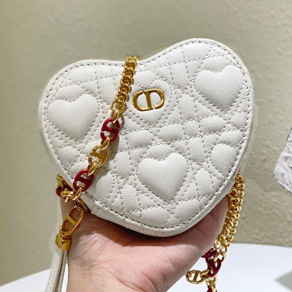 ディオール CARO チェーンストラップ ハート型ポーチ 偽物 deb63367通販