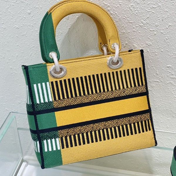 希少色【ディオール】MEDIUM LADY D-LITE BAG フラワーポップ コピー 刺繍 def95705最高級
