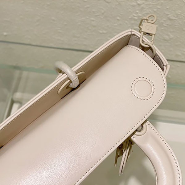 可愛い【ディオール】LADY D-JOY バッグ 偽物 カナージュ カーフスキン deh42749代引きを販売