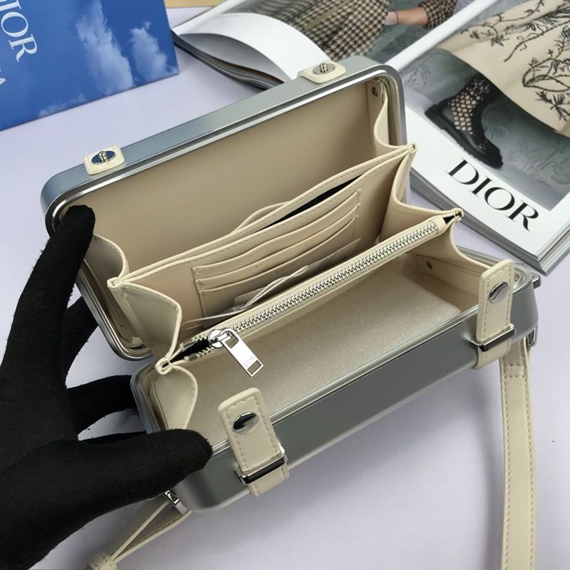 ディオールxRIMOWA 注目のコラボ☆ パーソナルクラッチバッグコピー deh53344代引きを販売