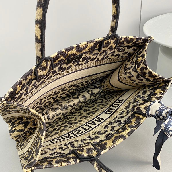 関税なしディオール Book Tote トートバッグコピー ヒョウ柄 バッグレオパード刺繍 M1286ZRHM ブックトート dei75907人気