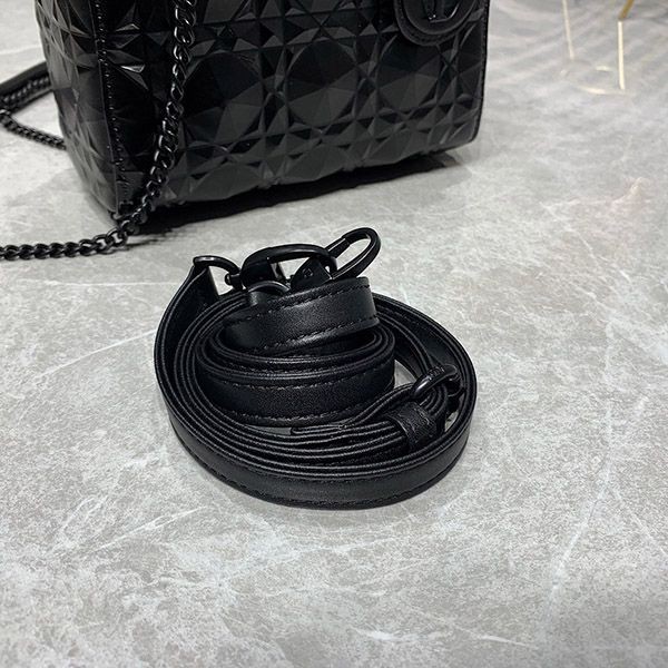最安値挑戦レディディオール コピー ミニバッグ カナージュ カーフスキン dem02568最高級