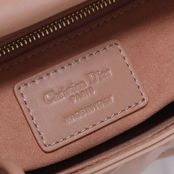入手困難レディディオール コピー バッグ カナージュ カーフスキン dem37625