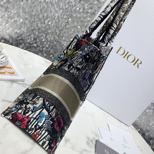 入手困難 ディオール ブックトート コピー Mille Fleurs刺繍 dem61930品質保証