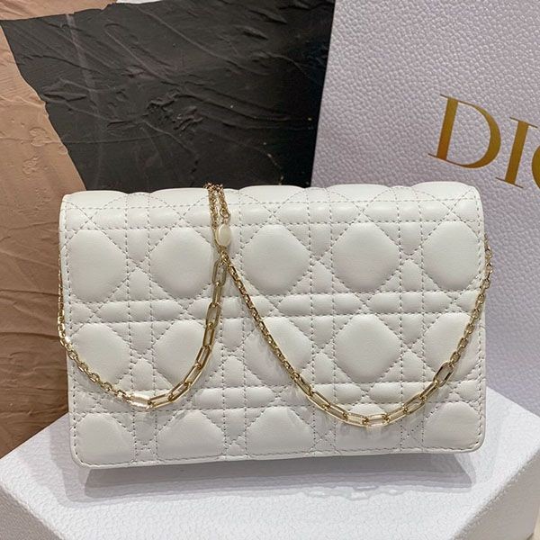 大人気! LADY ディオール チェーンポーチ 偽物 カナージュ ラムスキン der56576高い品質