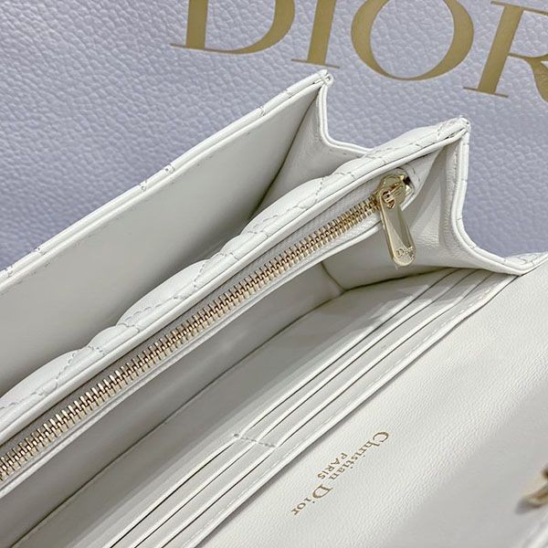 大人気! LADY ディオール チェーンポーチ 偽物 カナージュ ラムスキン der56576代引きを販売