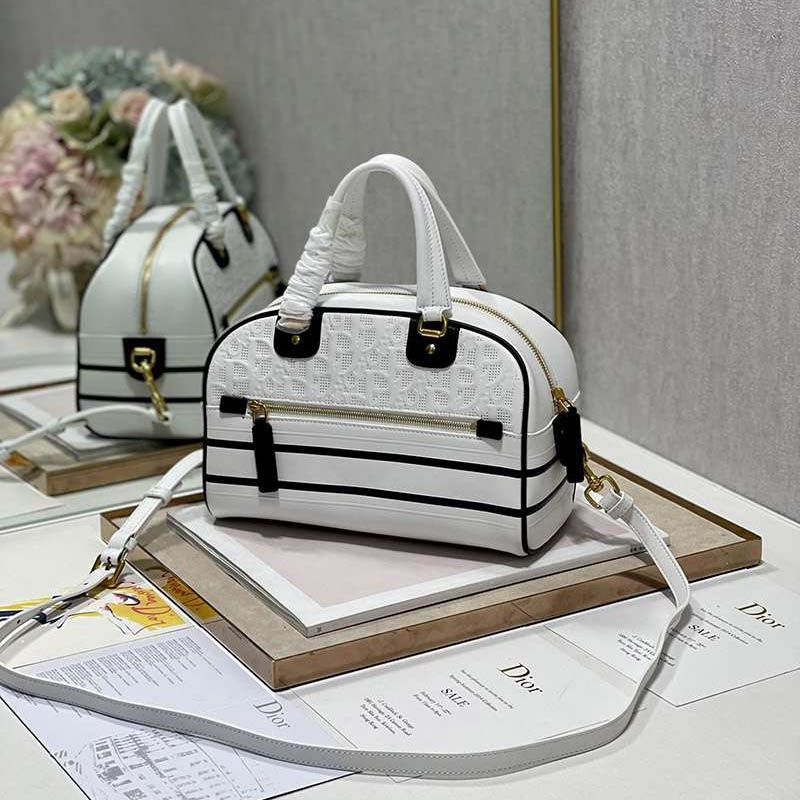 22新作◆ディオール VIBE コピーミディアム ボウリング バッグ 偽物 キルティング des86119代引きを販売