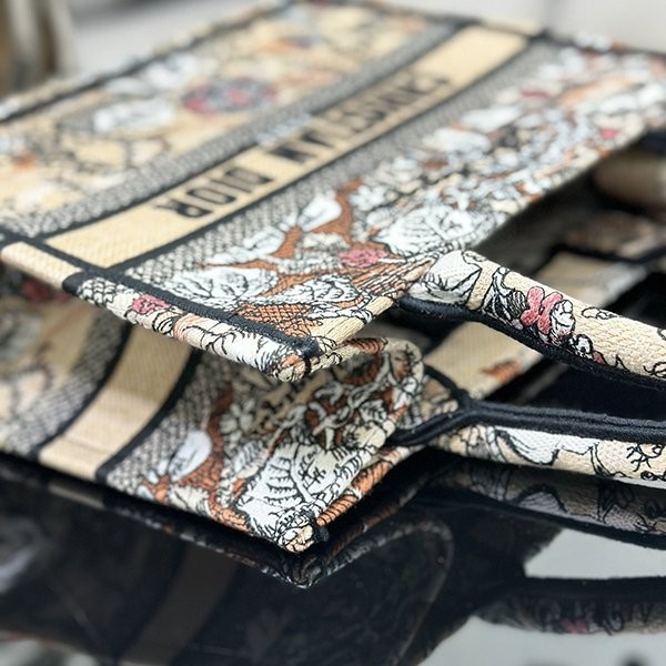 人気急上昇ディオール ブックトート 激安偽物 Dior Jardin Magique刺繍 det39033人気