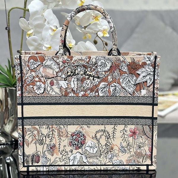 人気急上昇ディオール ブックトート 激安偽物 Dior Jardin Magique刺繍 det39033激安通販サイト
