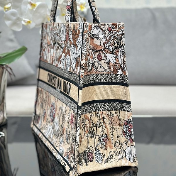 人気急上昇ディオール ブックトート 激安偽物 Dior Jardin Magique刺繍 det39033
