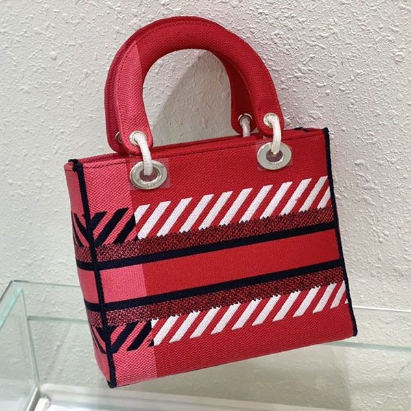 目を惹くカラー【ディオール】MEDIUM LADY D-LITE BAG フラワーポップ刺繍 dev94980人気