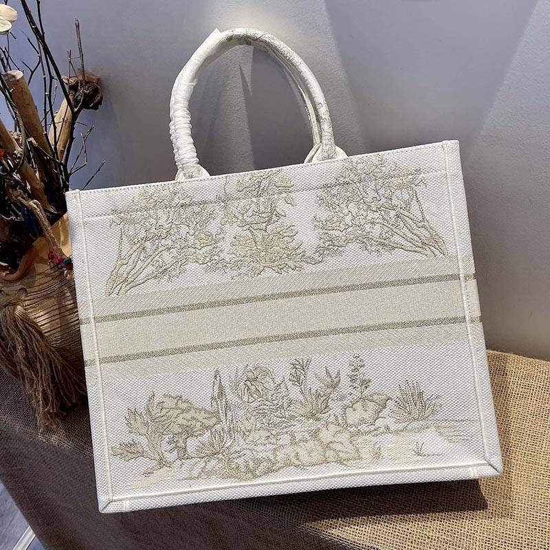 可愛いディオール ブックトートバッグ コピー✦ゴールドスター刺繍ロゴ 2サイズ dev96641代引きを販売