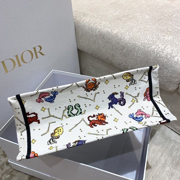 入手困難ディオール BOOK TOTE コピー ジャルダン ディヴェール 花柄 刺繍 S M L dew17736激安通販サイト