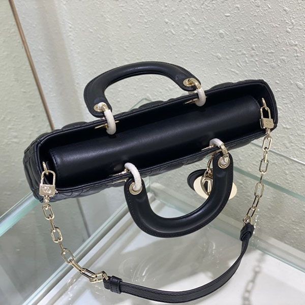 最新でオシャレ ディオール レディD-JOY ミディアムバッグ カナージュ レザー dex64241N級品
