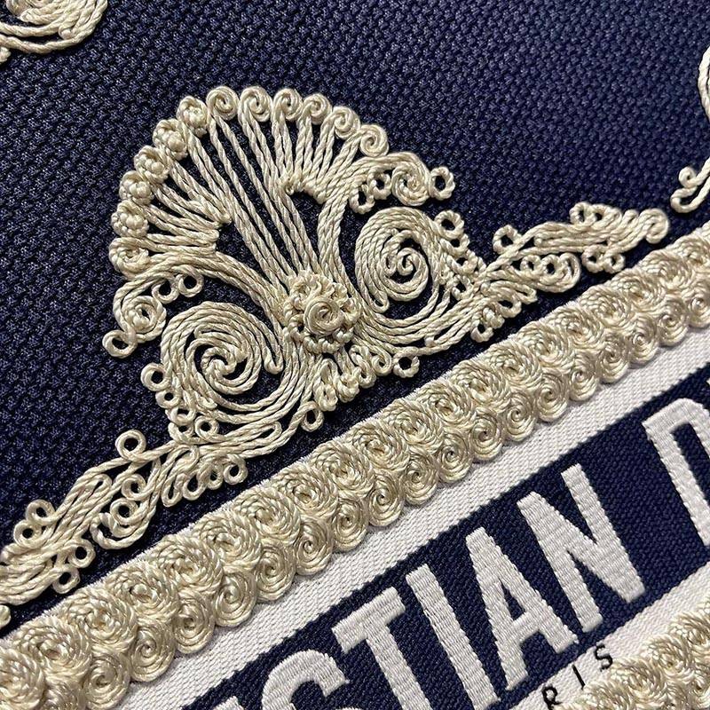 最安値挑戦ディオール ブックトート コピー ブルーの刺繍カーフスキン 2サイズ dey92412品質保証