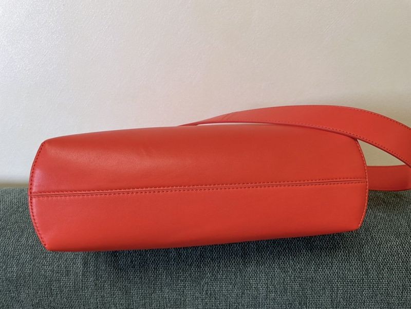 送料込フェンディ ファースト 偽物 レッドレザー バッグ 8BP129ABVEF0C3Q高い品質