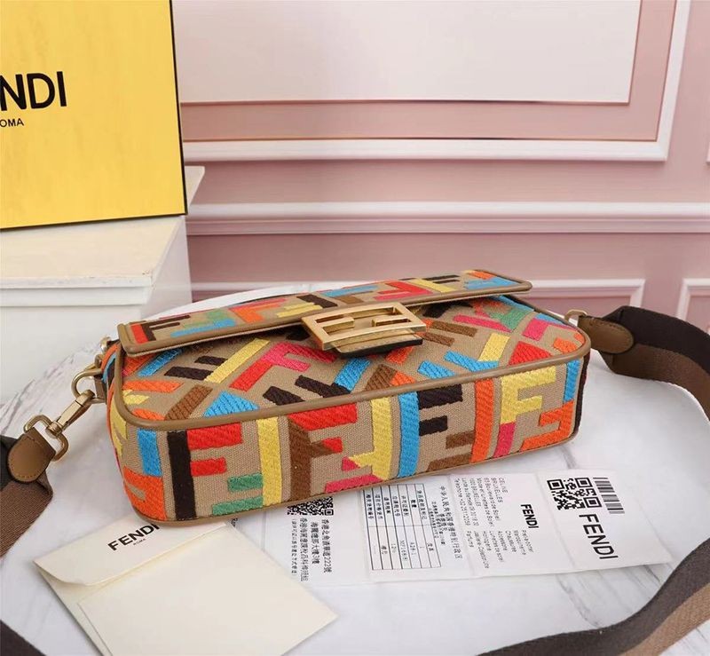 超話題!フェンディ バゲット 偽物 マルチカラーFFキャンバス バッグ 8BR600AHW7F18H2高い品質