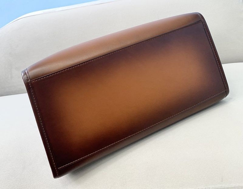 人気急上昇フェンディ サンシャイン ラージ 偽物 レザーショッパー fea79924激安送料無料