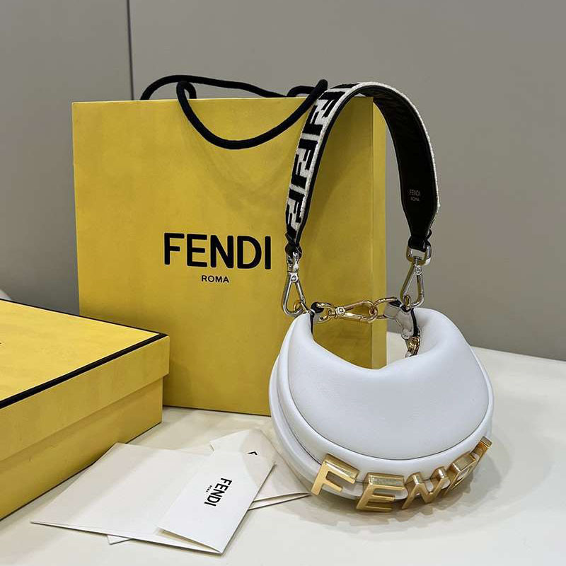 高品質♪♪♪フェンディ グラフィー スーパーコピー レザーチャーム  fec07230代引きを販売