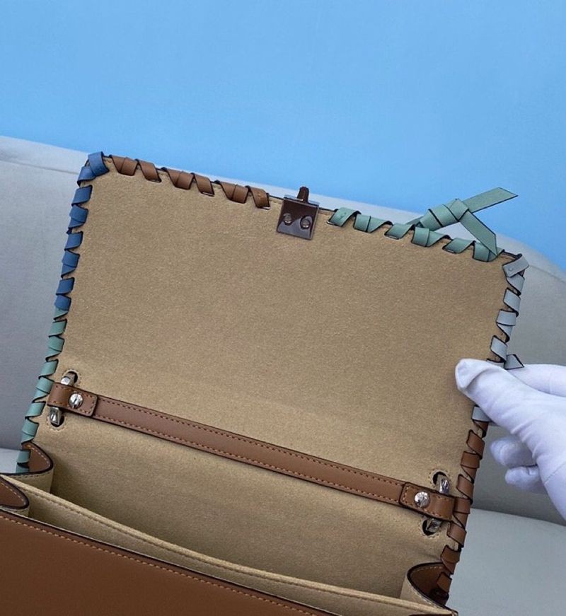 超話題!フェンディ KANI コピー ショルダーバッグ ミニバッグ fec14087代引きを販売
