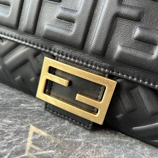 フェンディ ブラックレザー バゲット 偽物 ラージ ショルダーバッグ fec43484高い品質