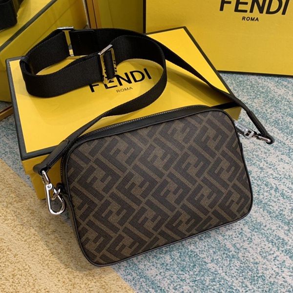 激安価格！フェンディ カメラショルダーバッグ スーパーコピー fed40251通販
