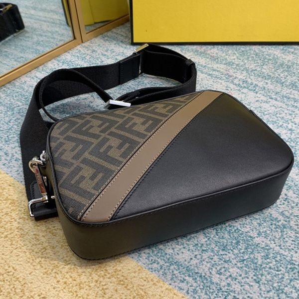 激安価格！フェンディ カメラショルダーバッグ スーパーコピー fed40251N級品