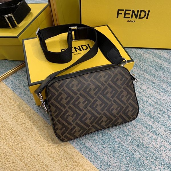 目を惹くカラー フェンディ カメラショルダーバッグ コピー fed80027通販