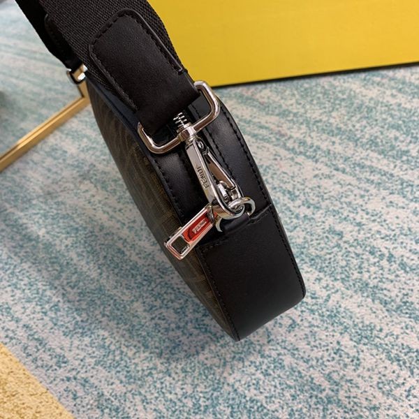 目を惹くカラー フェンディ カメラショルダーバッグ コピー fed80027人気