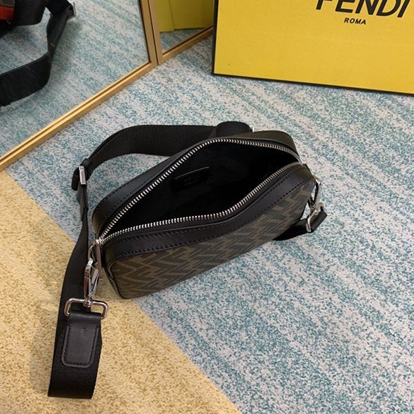 目を惹くカラー フェンディ カメラショルダーバッグ コピー fed80027最高級