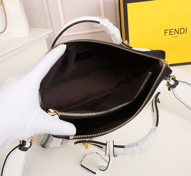 世界中で大人気♪フェンディ バイ ザ ウェイ 偽物 ミディアム レザー ボストンバッグ fee62098品質保証