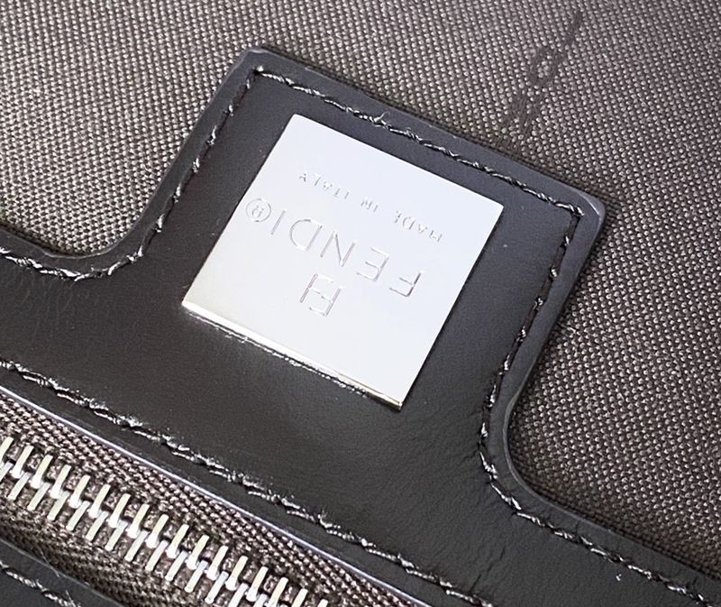 日本未入荷フェンディ コピー アンダーアームバッグ fee67941N級品