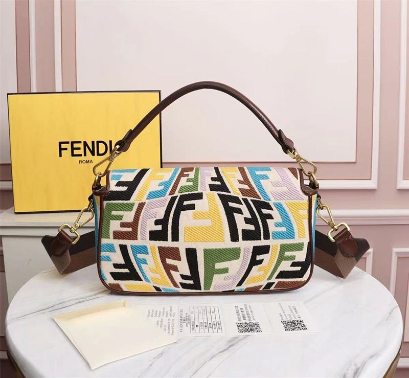 人気急上昇フェンディ コピー バゲット マルチカラーFFキャンバス バッグ fee82076激安送料無料