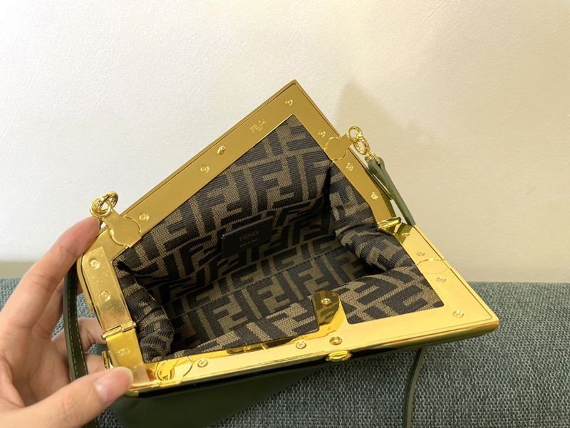人気No1フェンディ ファースト コピー レザー バッグ fee83638N級品