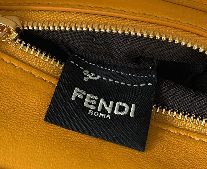 【日本未発売】フェンディ ピーカブー 偽物 ミニ レザー バッグ fef85473代引きを販売
