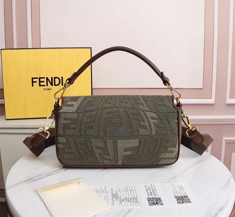 春もの新作フェンディ バゲット 偽物 フィッシュアイ FFキャンバス バッグ feg17784通販