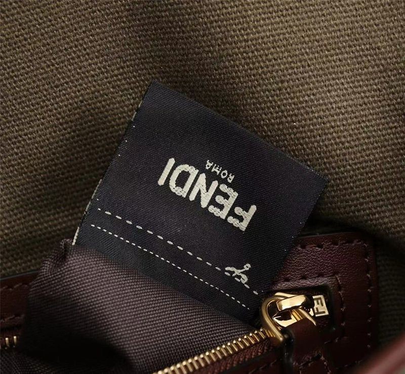 春もの新作フェンディ バゲット 偽物 フィッシュアイ FFキャンバス バッグ feg17784代引きを販売