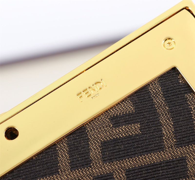 人気No1フェンディ ファースト コピー レザー バッグ エキゾチックディテール feg43992N級品