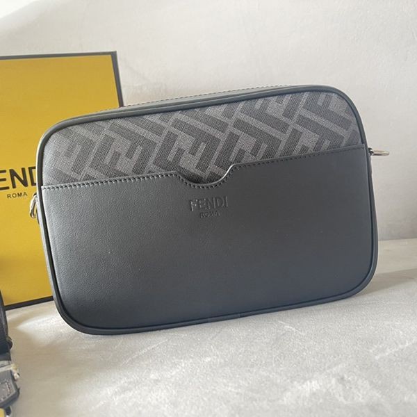 人気急上昇 フェンディ ROMA FFファブリック カメラケース 偽物 feg56072高い品質