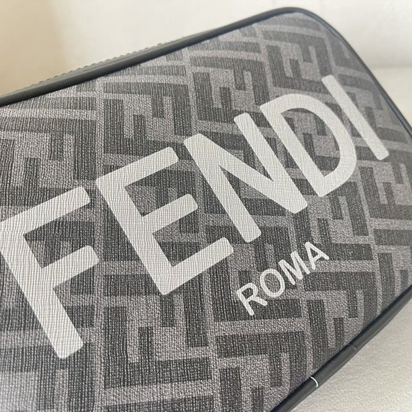 人気急上昇 フェンディ ROMA FFファブリック カメラケース 偽物 feg56072最高級