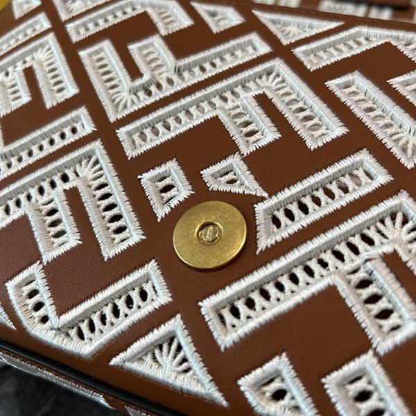 確保済み フェンディ バゲット FFキャンバス 偽物 feg57763最高級