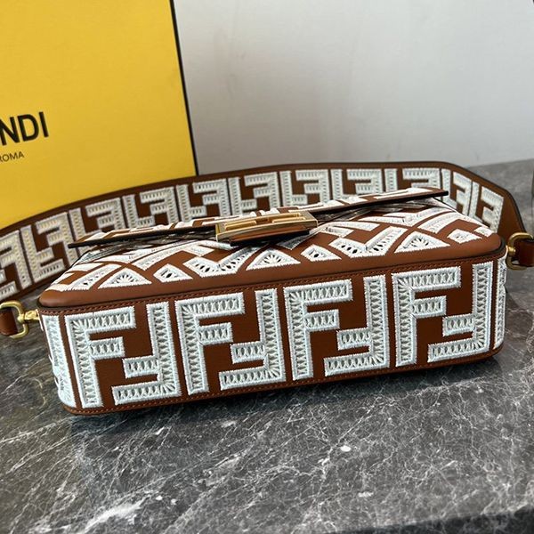 確保済み フェンディ バゲット FFキャンバス 偽物 feg57763品質保証