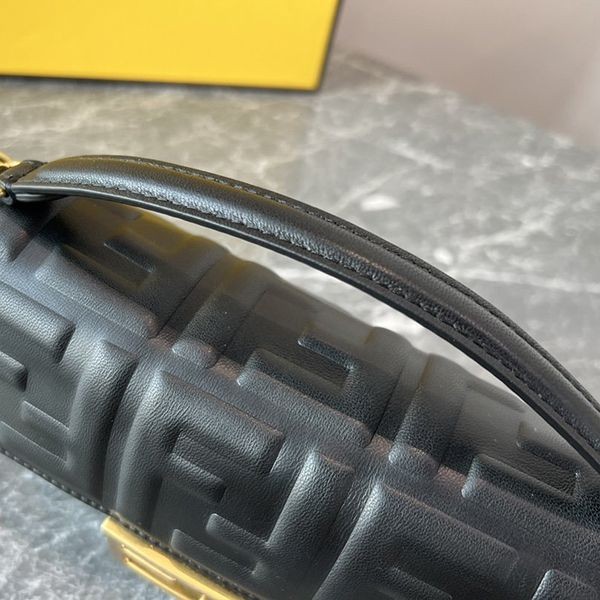 フェンディ ブラックレザー バゲット ラージ ショルダーバッグ コピー fei39176最高級