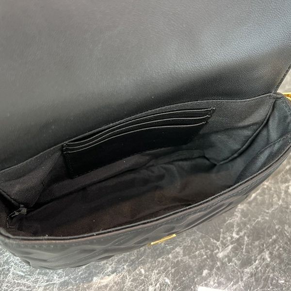 フェンディ ブラックレザー バゲット ラージ ショルダーバッグ コピー fei39176N級品